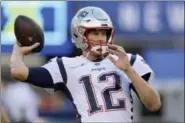  ?? BILL KOSTROUN — THE ASSOCIATED PRESS ?? New England Patriots quarterbac­k Tom Brady works out prior to an NFL football game against the New York Giants, Thursday in East Rutherford.