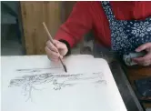  ??  ?? Lin is skilled in every procedure of woodblock printing.