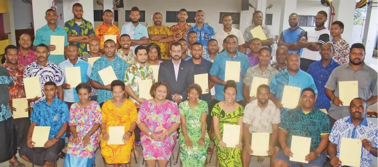  ?? Photo: Ronald Kumar ?? Fijians ready to workers under Pacific Labour Scheme in Australia and New Zealand with Assistant Minister for Employment, Productivi­ty and Industrial Relations, Youth and Sports, Alvick Maharaj on August 5, 2022.