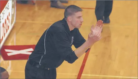  ??  ?? Merrillvil­le boys basketball coach T.J. Lux encourages his team from the sideline during the Pirates’ loss to Crown Point.
| MARK SMITH/FOR THE POST-TRIBUNE