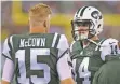  ?? AP FILE PHOTO ?? Jets quarterbac­k Josh McCown, left, talking with rookie QB Sam Darnold, is still No. 1 on the depth chart. At this point, he might as well be No. 100.