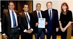  ??  ?? Prof. Ajantha Dharmasiri (centre) receives the Certificat­e of Accreditat­ion of PQHRM Qualificat­ion from APFHRM President Chris Till with APFHRM Secretary General Lyn Goodear, IPM SL Immediate Past President Rohitha Amarapala and IPM SL Secretary Ken...