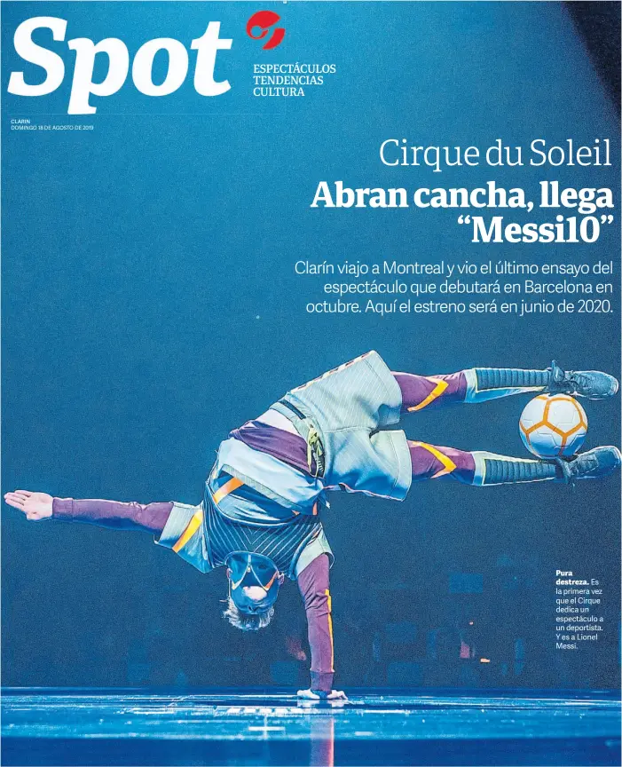  ??  ?? Pura destreza. Es la primera vez que el Cirque dedica un espectácul­o a un deportista. Y es a Lionel Messi.