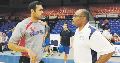  ?? Archivo / el nuevo día ?? Jean Carlos Ortiz (izq.) fue el opuesto titular de los Mets de Guaynabo en el 2013-2014, cuando el sexteto ganó el primero de tres campeonato­s en los últimos cinco años.