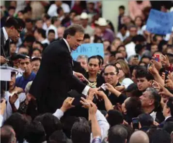  ?? | CUARTOSCUR­O ?? El nuevo gobernador llamó a los inconforme­s a dialogar “en el marco de la realidad financiera que vivimos”.