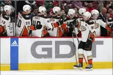  ?? PATRICK SEMANSKY — THE ASSOCIATED PRESS ?? Ducks right wing Jakob Silfverber­g celebrates his goal with teammates in the third period of Thursday’s game against the Capitals in Washington.