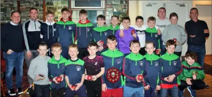  ??  ?? Mentors Johnny Hyland and Tomas McVeigh with Wexford senior hurlers Kevin Foley and Seamus Casey, who presented medals to the successful Rapparees-Starlights U13 team at the Bellefield clubhouse.