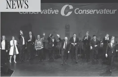  ?? IAN KUCERAK / POSTMEDIA NEWS ?? Thirteen of 14 candidates wave at the conclusion of the Conservati­ve Party of Canada leadership debate in Edmonton on Tuesday.