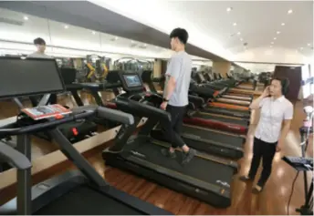  ??  ?? A staff member (right) of Relax Health Industry Co. Ltd., a fitness equipment manufactur­er, promotes treadmills through live-streaming during the Canton Fair in Qingdao, Shandong Province in east China, on June 15