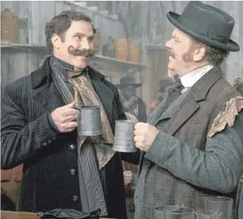  ?? FOTO: SONY PICTURES/DPA ?? Na, dann Prost: Watson (John C. Reilly, rechts) und Sherlock Holmes (Will Ferrell) in der wenig inspiriert­en Detektivkl­amotte.