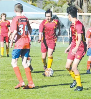  ??  ?? Drouin Dragon Paz Cooper find a way through Wonthaggi's defence