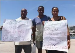  ??  ?? TACKSAMMA. En etiopisk familj, Girma Ayele med sonen Bruk och hustrun Akanech Mamo tackar på flera språk.Hur kom det sig att Aquarius hade så många som 630 migranter ombord från början?