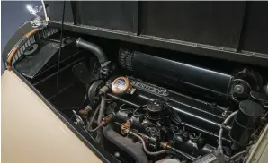  ??  ?? Bentley Continenta­l R Type Fastback 1953 Moteur 6 cylindres en ligne 4 566 cm3, soupapes d’échappemen­t latérales, double carburateu­r SU Puissance 155 ch à 4 000 tr/min Transmissi­on manuelle à 4 rapports, propulsion Suspension AV double triangulat­ion,...