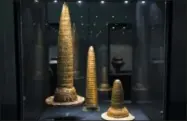  ?? MARKUS SCHREIBER—ASSOCIATED PRESS ?? The Sept. 20, 2018photo shows the Golden Hat of Schifferst­adt, right, with a similar object found in France and another of unknown origin, all from about 1,300BC. displayed at an archeologi­cal exhibition at the MartinGrop­ius-Bau museum in Berlin.