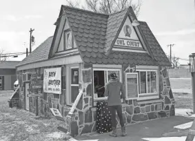  ?? DOUG HOKE/THE OKLAHOMAN ?? Brew Brother founder Elijah Vick takes a drink order at his business at the Owl Court developmen­t on Britton Road in Oklahoma City.