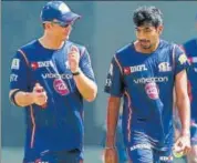  ?? BCCI ?? Shane Bond (L) is Mumbai Indians’ bowling coach.