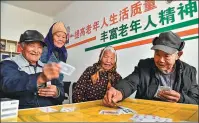  ?? GUO XULEI / XINHUA ?? Older people play cards at a seniors’ center in Jinan, Shandong province, in December.