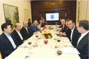  ?? (Kobi Gideon/GPO) ?? THE TIE-LESS Chinese and Israeli delegation­s at dinner at the Prime Minister’s Residence.