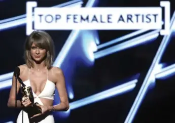  ?? CHRIS PIZZELLO/INVISION/THE ASSOCIATED PRESS ?? Taylor Swift received eight awards at Sunday’s Billboard Music Awards, taking her Billboard total to a record 20.