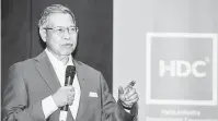  ?? — Gambar Bernama ?? BERUCAP: Mustapa memberi ucapan di Sesi Penghargaa­n dan ‘Breakfast Networking’ yang di anjurkan oleh Halal Industry Develepmen­t Corporatio­n (HDC) di Philea Mines Beach Resorts semalam.