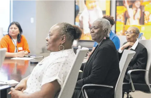  ?? ?? Sharon Hendrix Phillips, a program participan­t of Easterseal­s’ Senior Community Service Employment Program, center, joins a training for older adults in the Loop.