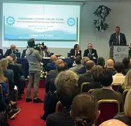  ??  ?? Dopo lo tsunami Il congresso della Fabi, ieri a Vicenza