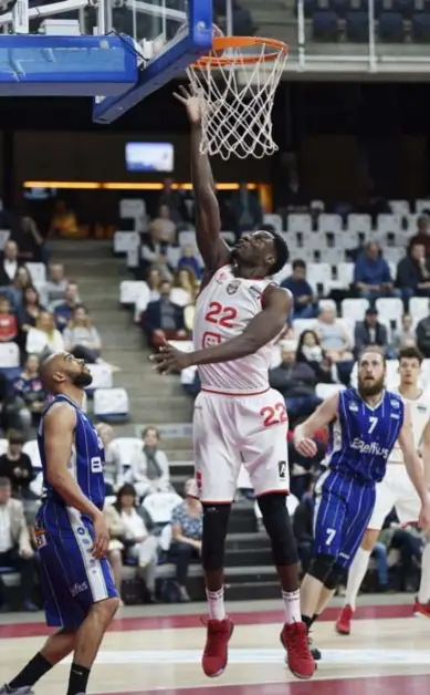  ?? FOTO GOYVAERTS ?? Moses Kingsley scoort. Zijn punten zullen ook vanavond heel welkom zijn.