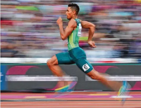  ?? Foto: dpa ?? Verbessert­e den 400 m Weltrekord auf 43,03 Sekunden: Der 25 jährige Wayde van Niekerk dürfte auf der Stadionrun­de nicht zu schlagen sein.