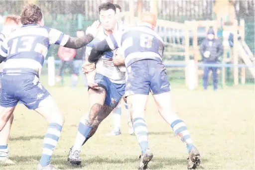  ?? Aidy Gleeson snr ?? Si Moore working hard for Mayfield during the clash with Siddal