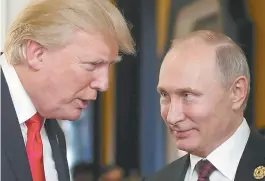  ??  ?? Donald Trump e Vladimir Putin conversara­m durante fórum no Vietnã
