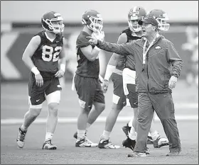  ?? NWA Democrat-Gazette/ANDY SHUPE ?? Arkansas Coach Chad Morris directs offensive players during Saturday’s practice. The Razorbacks opened the workout in steady rain, which lessened and eventually stopped.