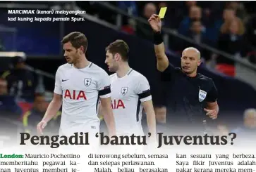  ??  ?? MARCINIAK (kanan) melayangka­n kad kuning kepada pemain Spurs.