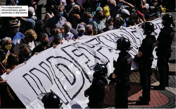  ??  ?? Pro-independen­ce demonstrat­ors gather yesterday in Barcelona