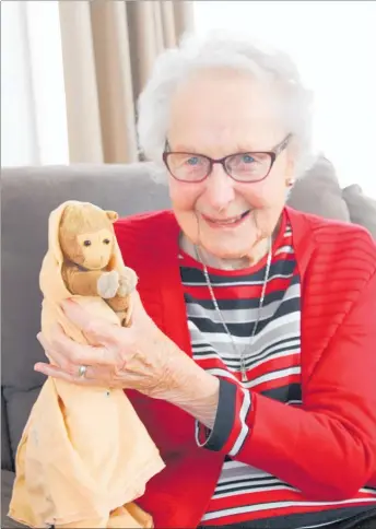  ?? PHOTO / MERANIA KARAURIA ?? Sr Joan Manson with 80-year old Monkey.