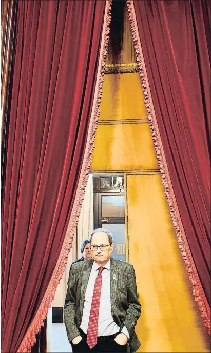  ?? ALEJANDRO GARCIA / EFE ?? El president Quim Torra en un dels accessos a l’hemicicle del Parlament de Catalunya