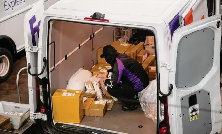  ?? Michael Nagle/Bloomberg ?? A worker sorts packages at a FedEx Express facility on Cyber Monday in Garden City, N.Y.