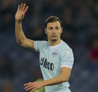  ??  ?? Senatore Stefan Radu, 31 anni, alla sua undicesima stagione con la Lazio. Oggi toccherà 254 presenze in A