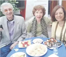  ?? | SIDARTE/AGENCIAUNO ?? Meruane, al centro, tuvo una destacada carrera en teatro y televisión