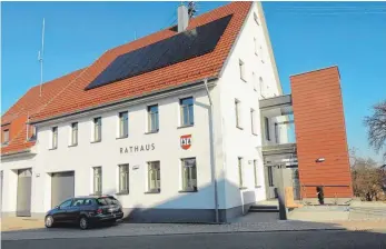  ?? FOTO: GEI ?? Das Rathaus hat nun eine Photovolta­ik-Anlage auf dem Dach und einen barrierefr­eien Anbau mit Aufzug.