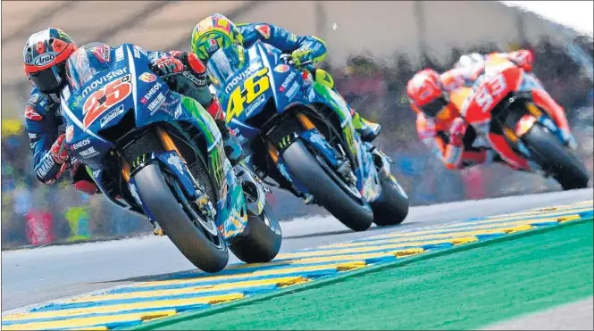  ??  ?? GRAN VICTORIA. Maverick Viñales se llevó la carrera de Le Mans y además le arrebató el liderato de la general a su compañero en Yamaha Valentino Rossi, que no sumó puntos.