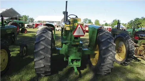  ??  ??  With the New Generation tractors, Deere debuted a 3-point hitch that was touted as being far above the previous generation tractors. This tractor appears to be a factory “bareback” unit, shipped without the optional 3-point hitch. It does have the...