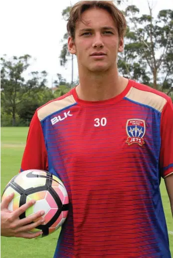  ?? PHOTO: CONTRIBUTE­D ?? SAFE HANDS: Toowoomba goalkeeper Pierce Clark at training with the A-League’s Newcastle Jets.