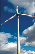  ?? Symbolfoto: Dedert, dpa ?? Bei Altenstadt könnten Windräder er richtet werden.