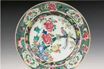  ?? TOOVEY’S 2018 ?? A large Chinese famille rose porcelain circular dish, Yongzheng period, diameter 38cm