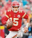  ?? David Eulitt / Getty Images ?? Chiefs quarterbac­k Patrick Mahomes scrambles before throwing a touchdown pass in the first quarter against Jacksonvil­le.