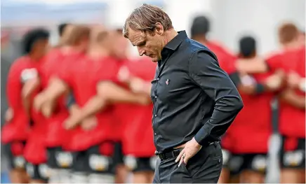  ?? PHOTOSPORT/GETTY IMAGES ?? Crusaders coach Scott Robertson, above, and Blues rival Leon MacDonald go back a long way. Tomorrow they plot each other’s downfall.