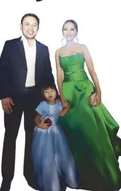  ??  ?? DPWH Secretary Mark Villar and Justice Undersecre­tary Emmeline Aglipay-Villar (in Randy Ortiz) with their daughter Emma.