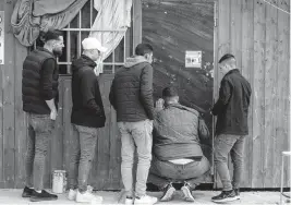  ?? TANYA HABJOUQA/NOOR For The Washington Post ?? Young men visit the shed where five Palestinia­n fighters were killed by Israeli forces.