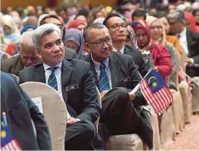  ?? BERNAMA PIC ?? Administra­tive and diplomatic officers during a townhall session with Prime Minister Tun Dr Mahathir Mohamad recently at the Putrajaya Convention Centre.