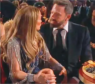  ?? ?? Tense: Jennifer Lopez and Ben Affleck set tongues wagging during this exchange at the Grammys